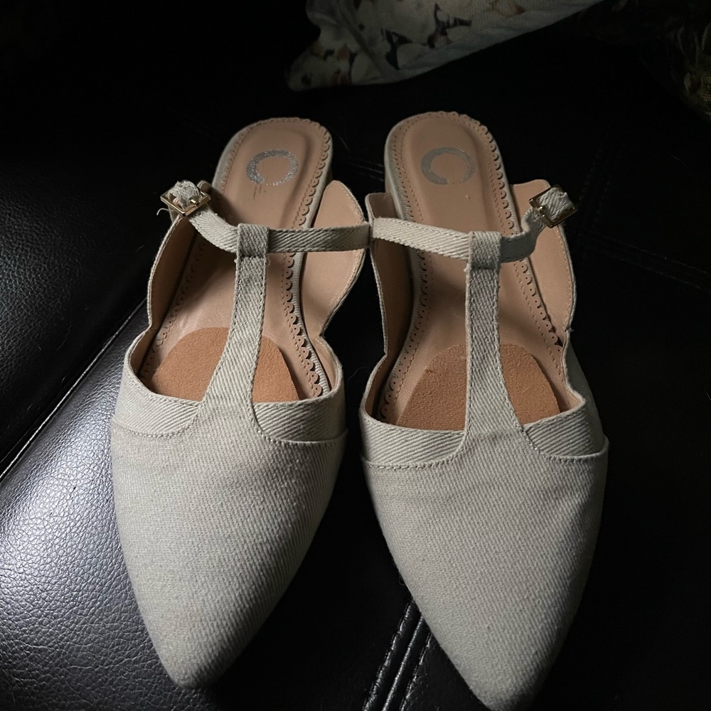 Size 8 soft grey flats